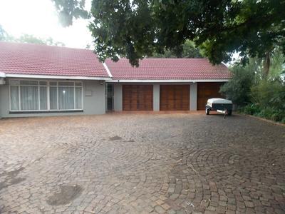 Immaculate family home with one bedroom flat For Sale in Meyerton Central, Meyerton