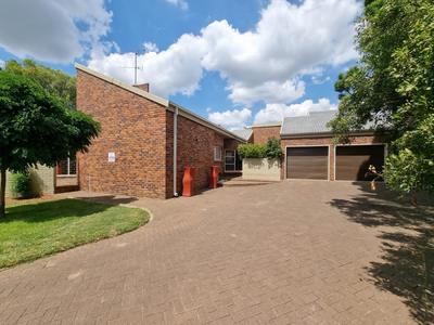 House For Sale in Three Rivers East, Vereeniging