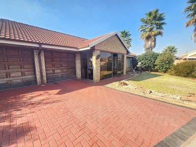 Townhouse For Rent in Kookrus, Meyerton