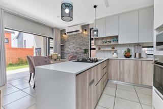 Townhouse For Sale in Barbeque Downs, Midrand