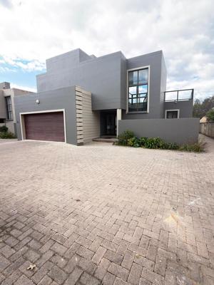 Townhouse For Rent in Meyerton Central, Meyerton